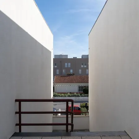 Shoreline Escape By Portugal Active 埃斯波森迪