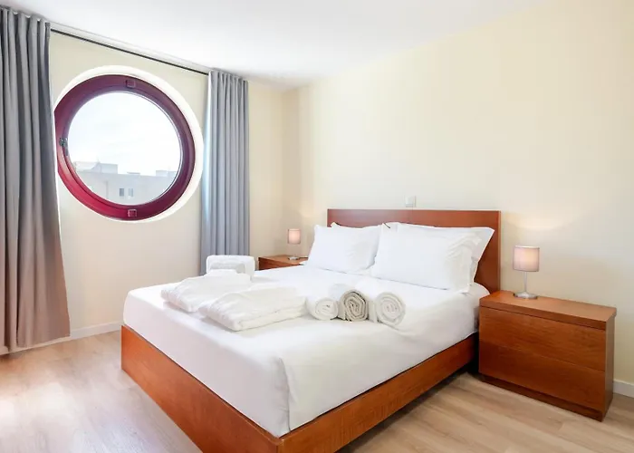 Shoreline Escape By Portugal Active * 埃斯波森迪