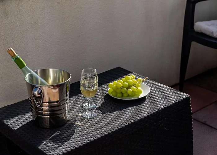 Shoreline Escape By Portugal Active 公寓