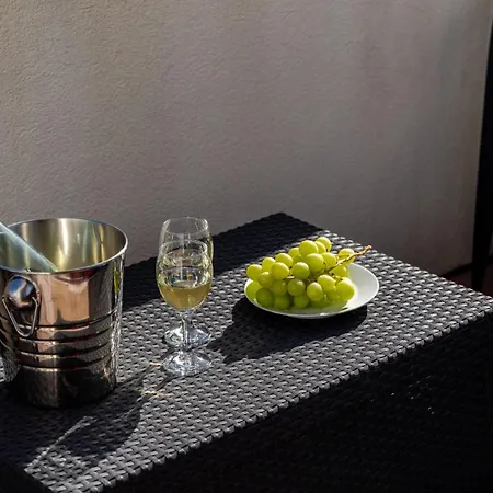 Shoreline Escape By Portugal Active Apartment