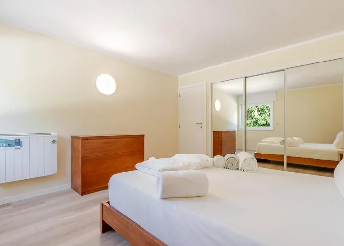 Shoreline Escape By Portugal Active Daire *